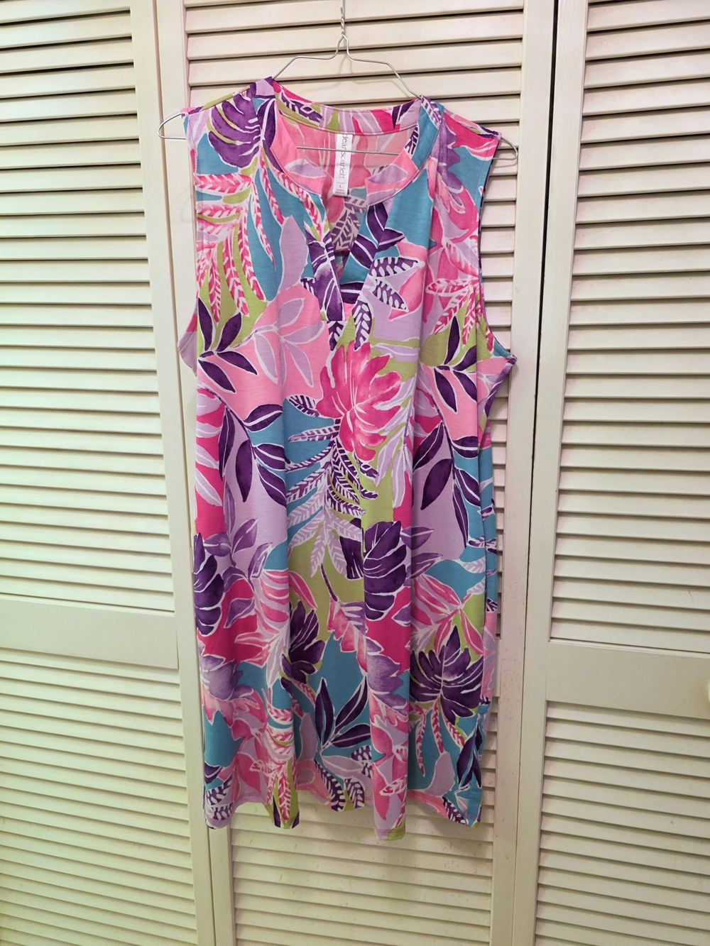 Dear Scarlett Sleeveless Tropical Midi Dress in Pink and Purple L